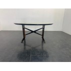 Tavolo in mogano base intarsiata a rombi frammenti in bronzo
